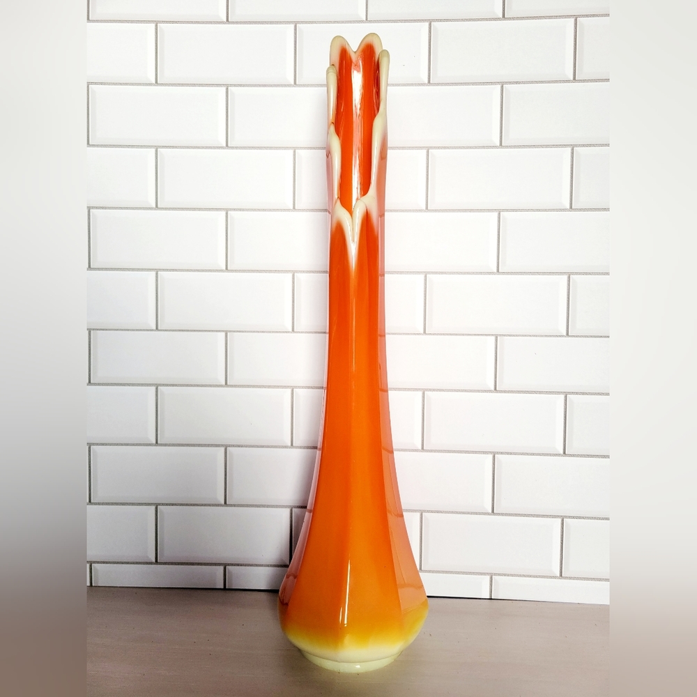 L.E. Smith Bittersweet Paneled Swung Vase